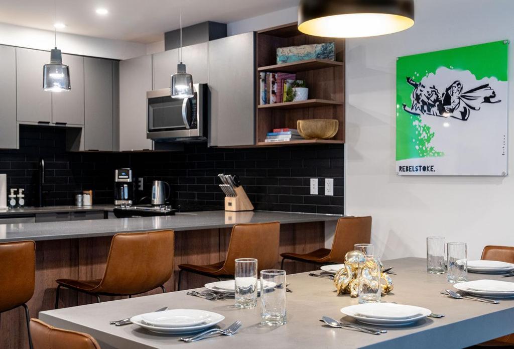Apartament Revel In The Stoke By Revelstoke Vacations Zewnętrze zdjęcie