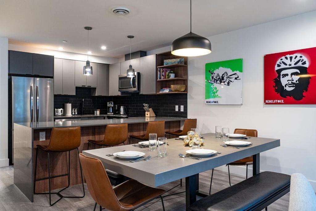 Apartament Revel In The Stoke By Revelstoke Vacations Zewnętrze zdjęcie